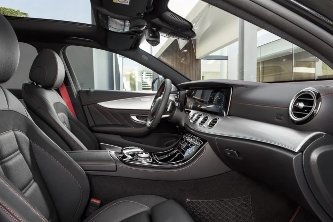 Седану Mercedes E-Class добавили мощности (фото)