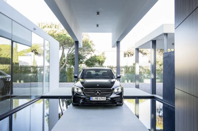 Седану Mercedes E-Class добавили мощности (фото)