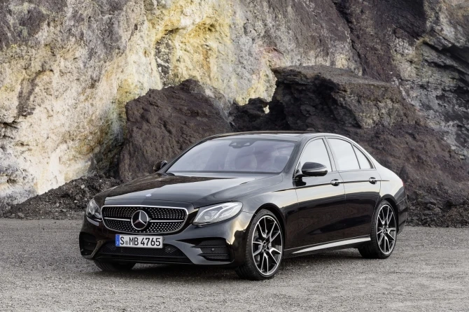 Седану Mercedes E-Class добавили мощности (фото)