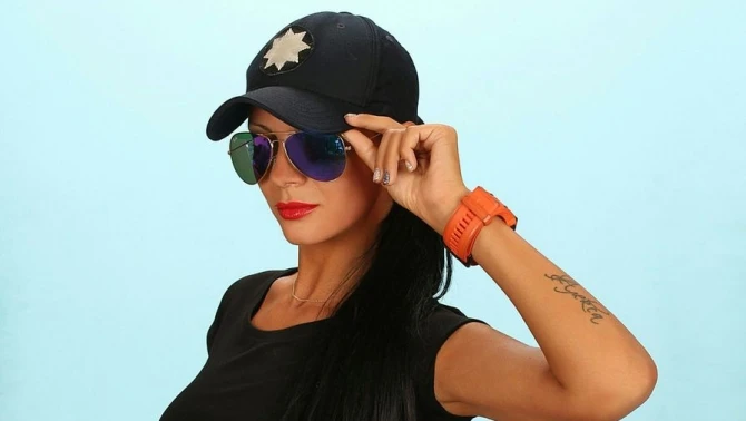 Seksual polis sosial şəbəkələrin fenomeni oldu (FOTO)
