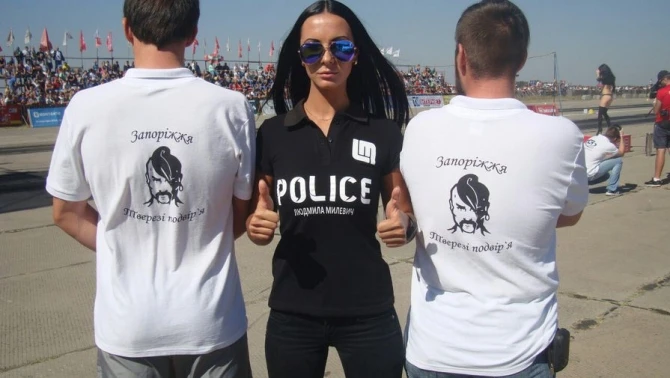 Seksual polis sosial şəbəkələrin fenomeni oldu (FOTO)