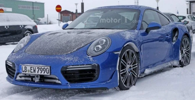 Porsche вывел на тесты прототип нового 911 GT2 RS