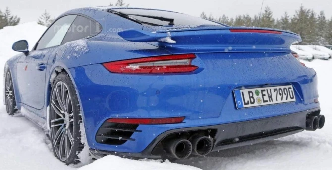 Porsche вывел на тесты прототип нового 911 GT2 RS