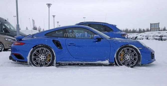 Porsche вывел на тесты прототип нового 911 GT2 RS