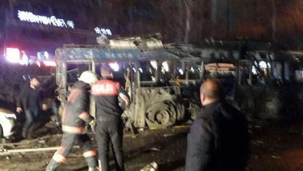 Жертвами теракта в центре Анкары стали 27 человек  (видео)