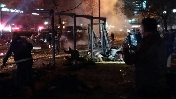 Жертвами теракта в центре Анкары стали 27 человек  (видео)