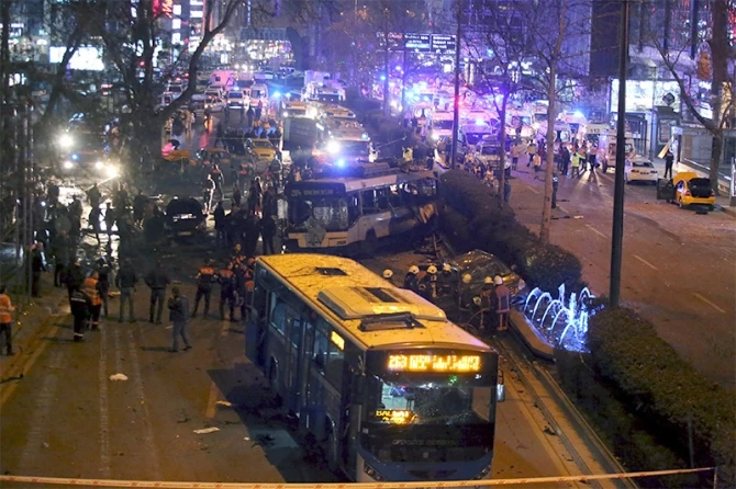 Жертвами теракта в центре Анкары стали 27 человек  (видео)