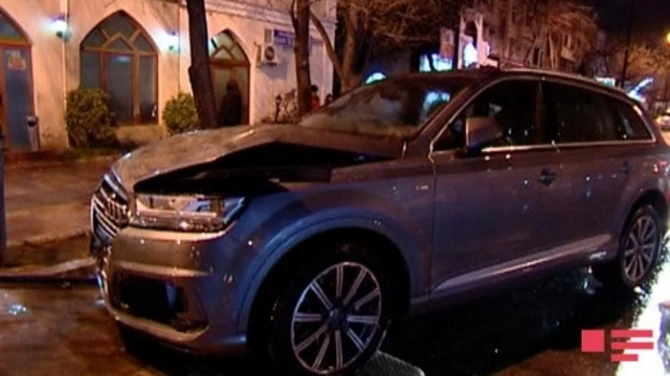В Баку 2 женщины попали под колеса Audi (фото)