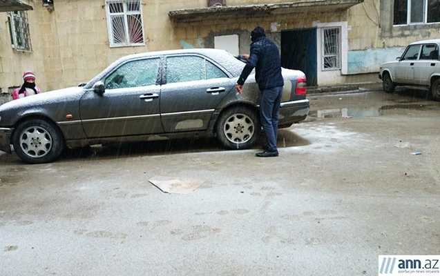 Bakıya qar yağdı (FOTO)