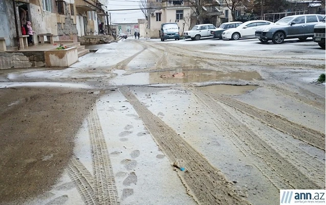 Bakıya qar yağdı (FOTO)