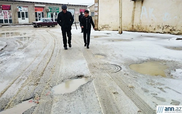 Bakıya qar yağdı (FOTO)