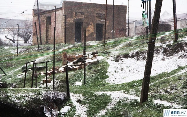 Bakıya qar yağdı (FOTO)