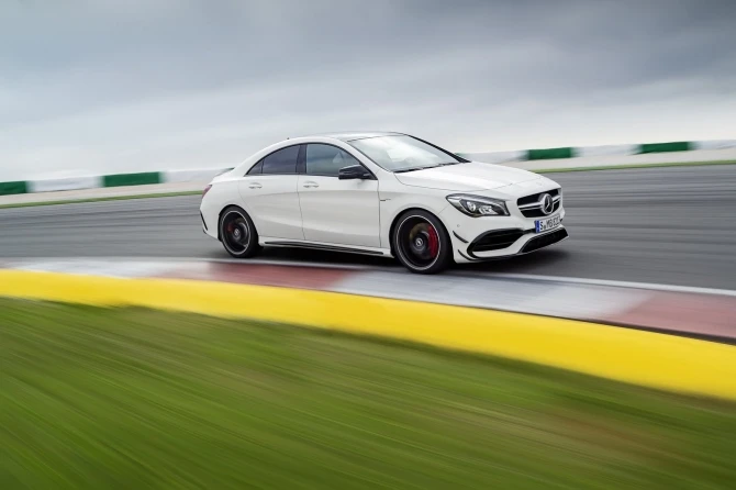 Mercedes-Benz обновил седан и универсал CLA (галерея)