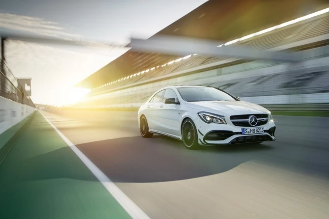 Mercedes-Benz обновил седан и универсал CLA (галерея)