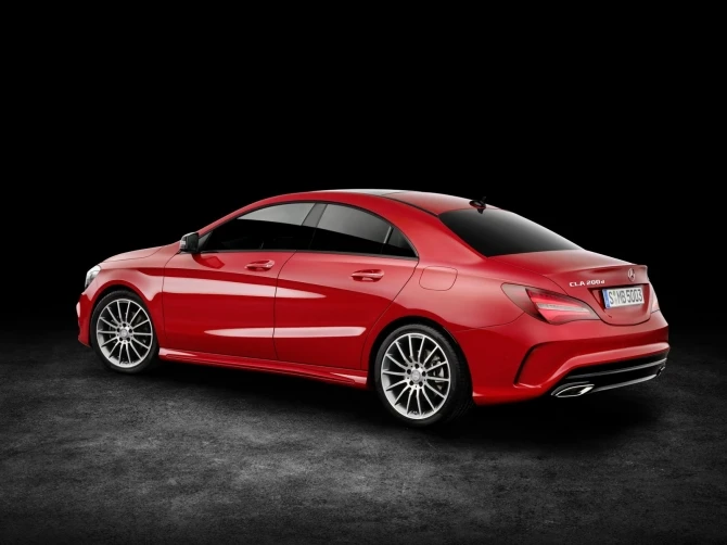 Mercedes-Benz обновил седан и универсал CLA (галерея)