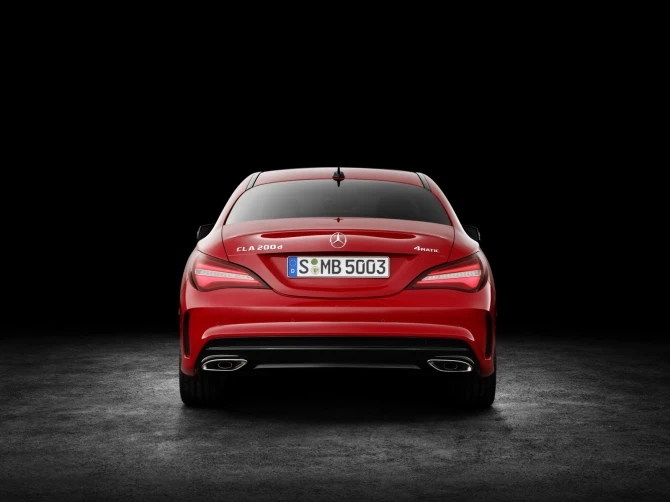 Mercedes-Benz обновил седан и универсал CLA (галерея)