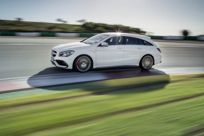 Mercedes-Benz обновил седан и универсал CLA (галерея)