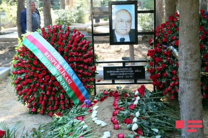 Максуд Ибрагимбеков похоронен на Аллее почетного захоронения (фото)