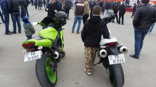 Шоу дорогих и экстрим-автомобилей в Азербайджане (фото)