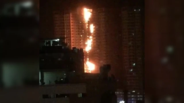 Пожар в жилом комплексе из 12 зданий в ОАЭ, идет эвакуация жителей (видео)