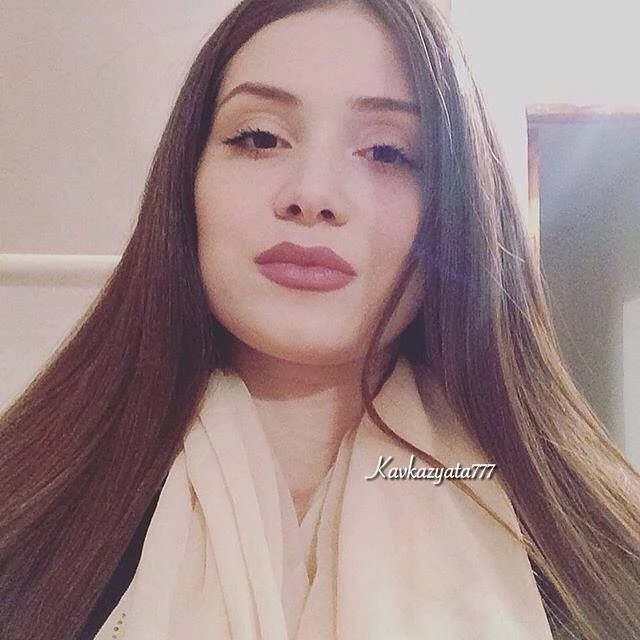 Sosial şəbəkələrin çeçen gözəlləri (FOTO)