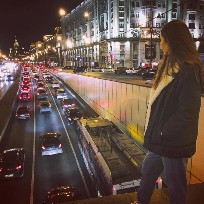 Sosial şəbəkələrin çeçen gözəlləri (FOTO)