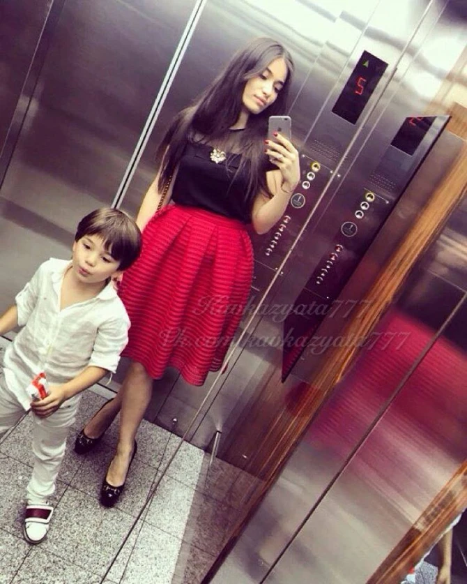Sosial şəbəkələrin çeçen gözəlləri (FOTO)