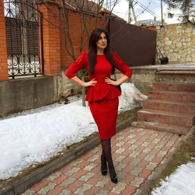 Sosial şəbəkələrin çeçen gözəlləri (FOTO)