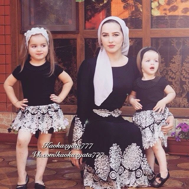 Sosial şəbəkələrin çeçen gözəlləri (FOTO)