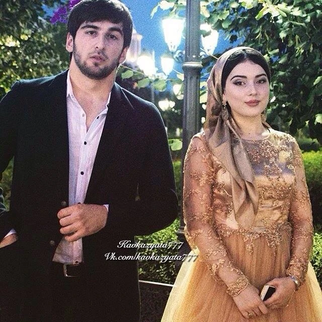 Sosial şəbəkələrin çeçen gözəlləri (FOTO)