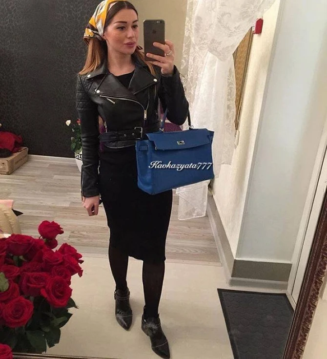 Sosial şəbəkələrin çeçen gözəlləri (FOTO)