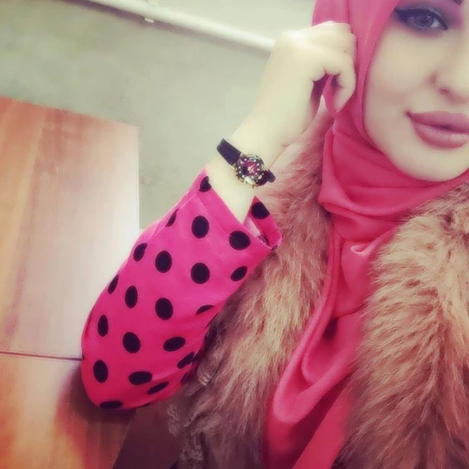 Sosial şəbəkələrin çeçen gözəlləri (FOTO)