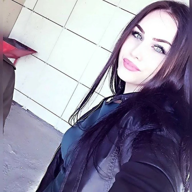 Sosial şəbəkələrin çeçen gözəlləri (FOTO)