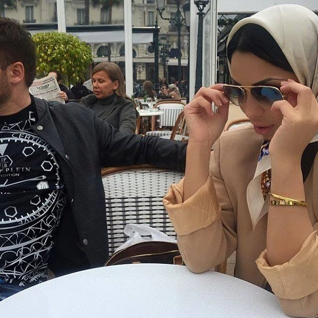 Sosial şəbəkələrin çeçen gözəlləri (FOTO)