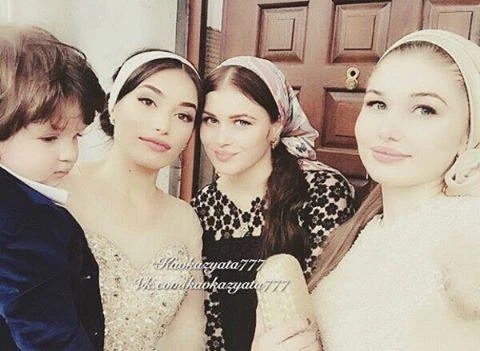 Sosial şəbəkələrin çeçen gözəlləri (FOTO)