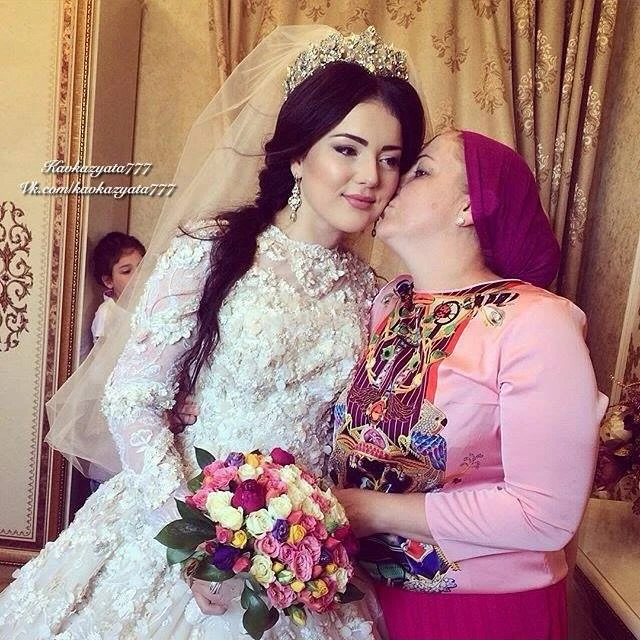 Sosial şəbəkələrin çeçen gözəlləri (FOTO)