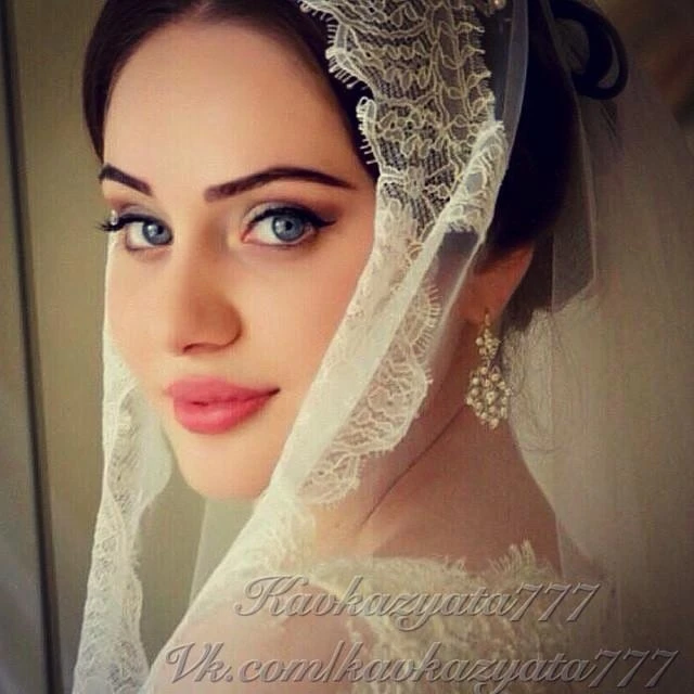 Sosial şəbəkələrin çeçen gözəlləri (FOTO)