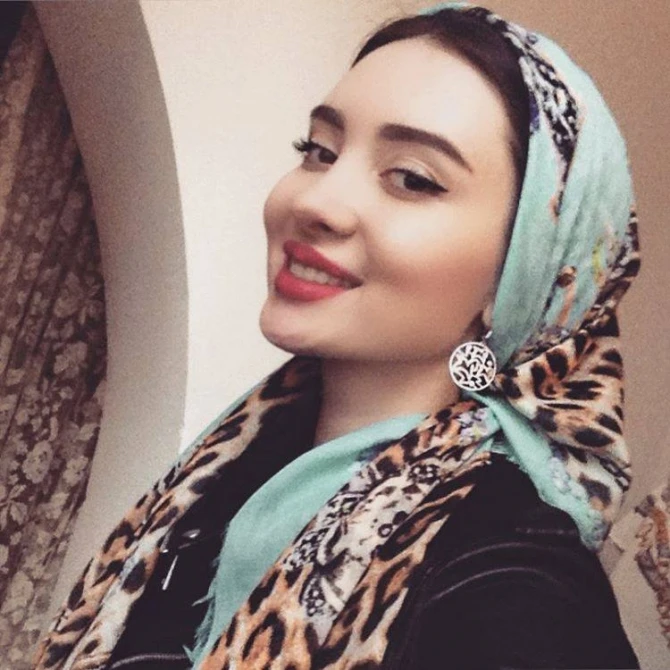 Sosial şəbəkələrin çeçen gözəlləri (FOTO)