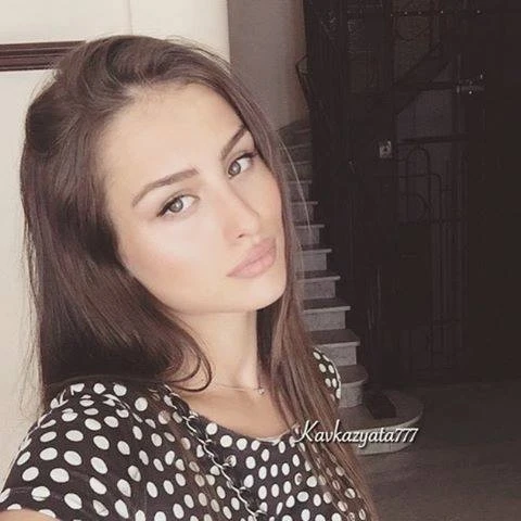 Sosial şəbəkələrin çeçen gözəlləri (FOTO)
