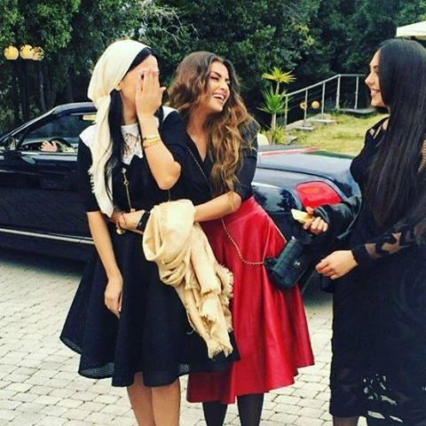Sosial şəbəkələrin çeçen gözəlləri (FOTO)
