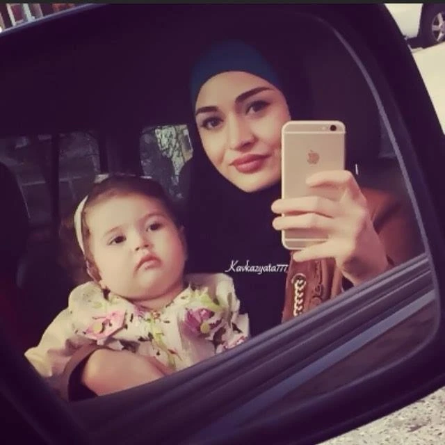 Sosial şəbəkələrin çeçen gözəlləri (FOTO)