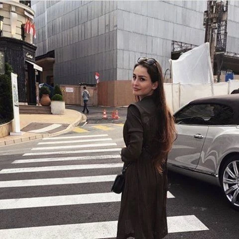 Sosial şəbəkələrin çeçen gözəlləri (FOTO)