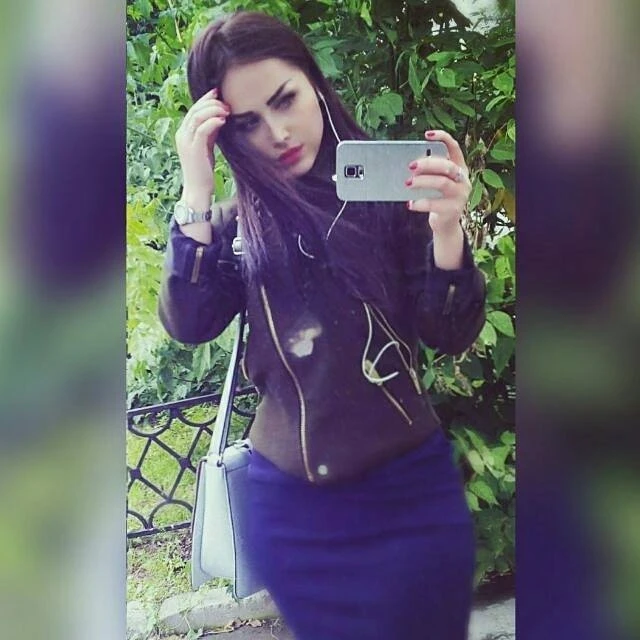 Sosial şəbəkələrin çeçen gözəlləri (FOTO)