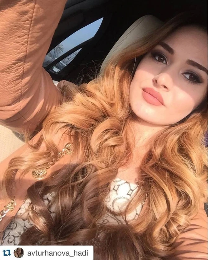Sosial şəbəkələrin çeçen gözəlləri (FOTO)