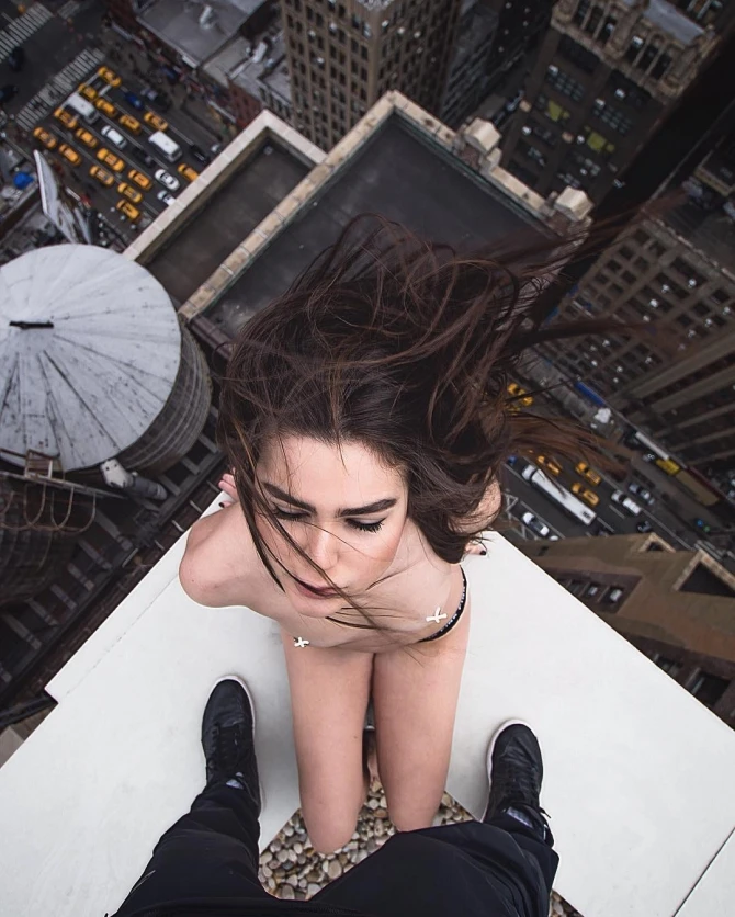 Seksual modellər ölümün bir addımlığında - FOTOSESSİYA