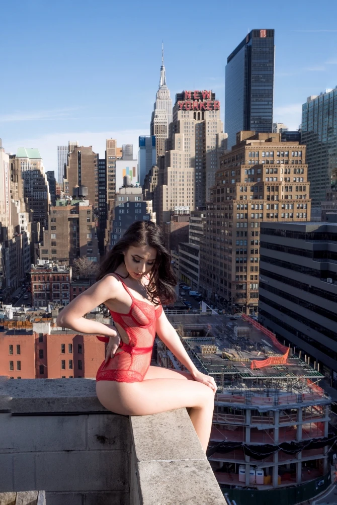 Seksual modellər ölümün bir addımlığında - FOTOSESSİYA