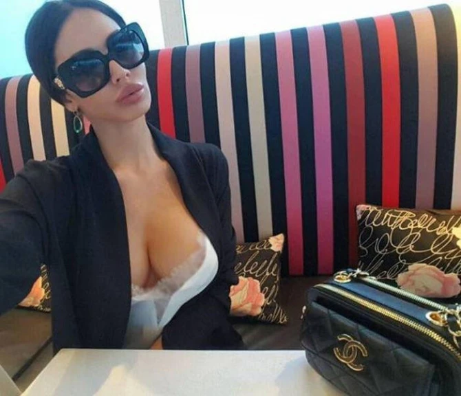 Bu qız siyasi partiya yaradır - FOTO