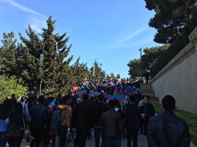 Жители Баку провели акцию в поддержку Карабаха (фото, видео)