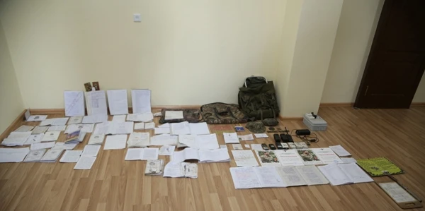 Erməni əsgərlərin postlarda qoyub qaçdıqları məxfi sənədlər (FOTO)