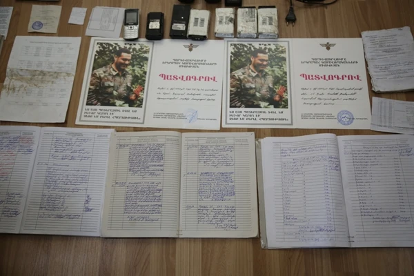 Erməni əsgərlərin postlarda qoyub qaçdıqları məxfi sənədlər (FOTO)